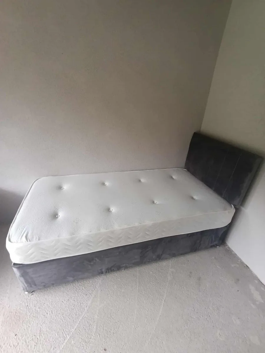 Bed - Image 1