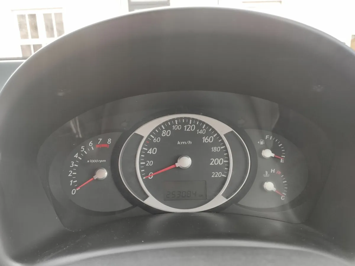 Hyundai Tucson 2006 - Image 2