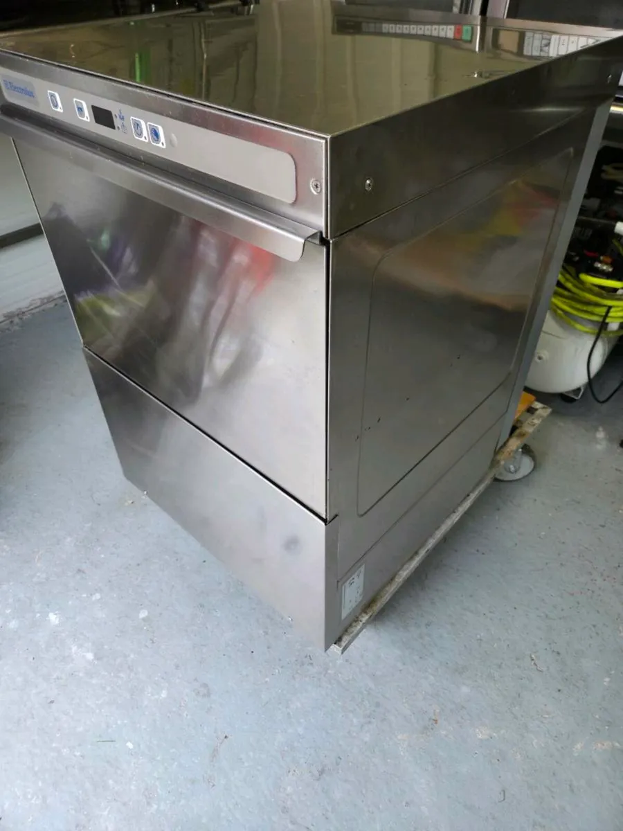 Electrolux commercial dishwasher - Image 2
