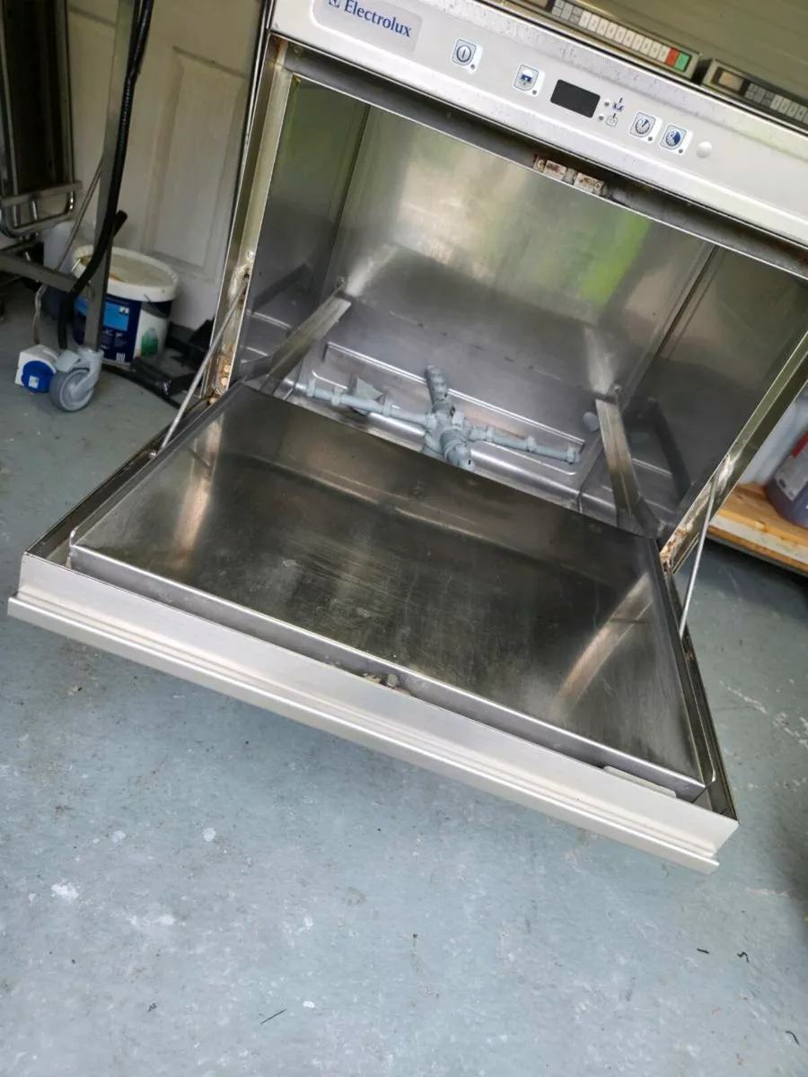 Electrolux commercial dishwasher - Image 3
