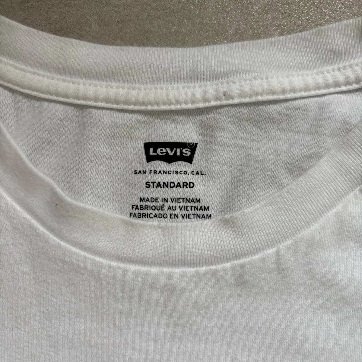 White Levi’s T-shirt with Red Logo - Image 3