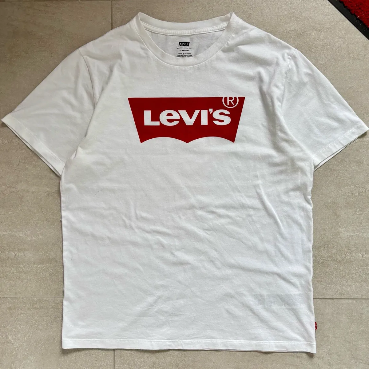 White Levi’s T-shirt with Red Logo - Image 4