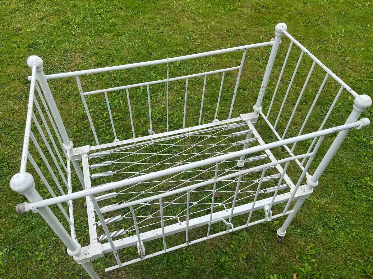 Victorian iron framed baby crib - Image 1