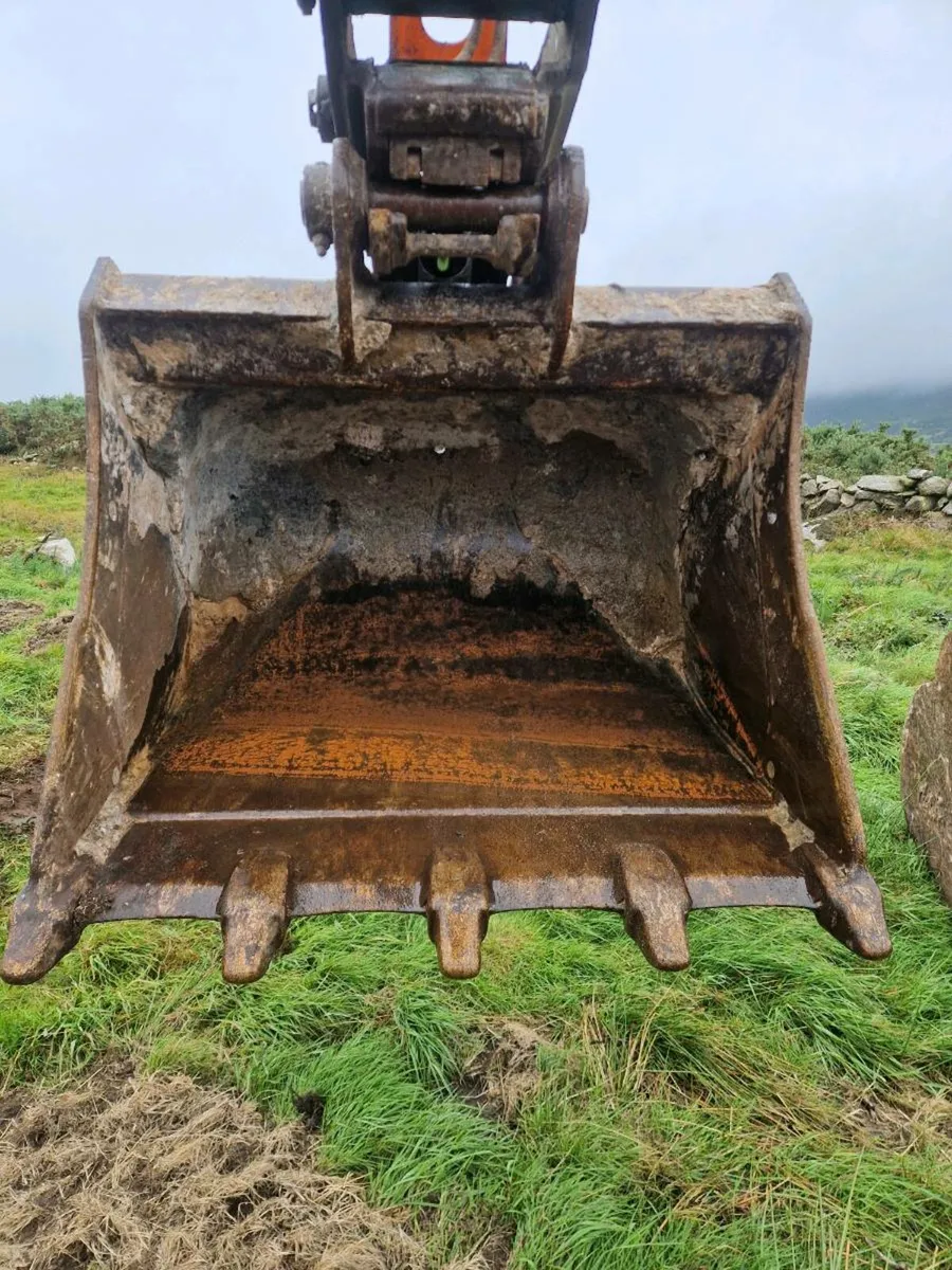 Geith digging bucket - Image 1