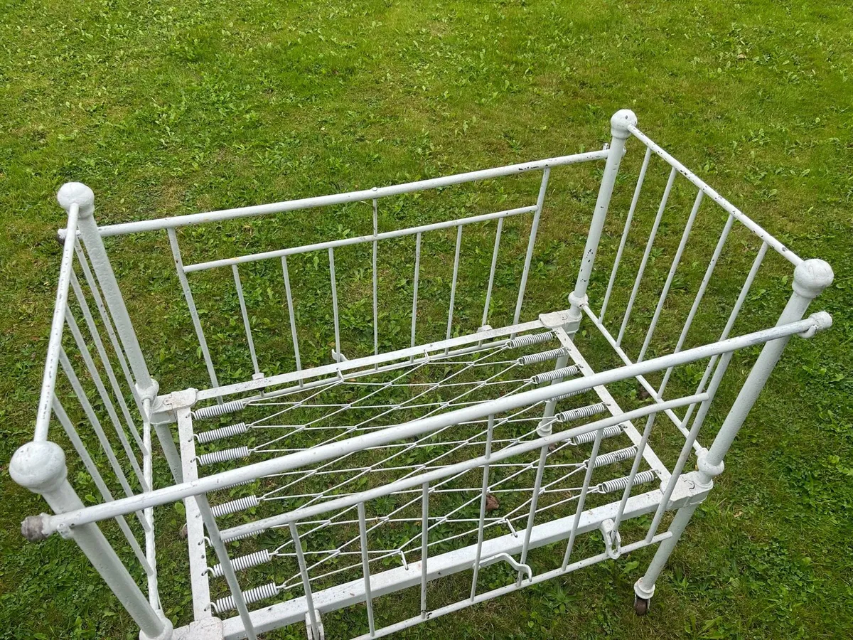 Victorian iron framed baby crib - Image 2