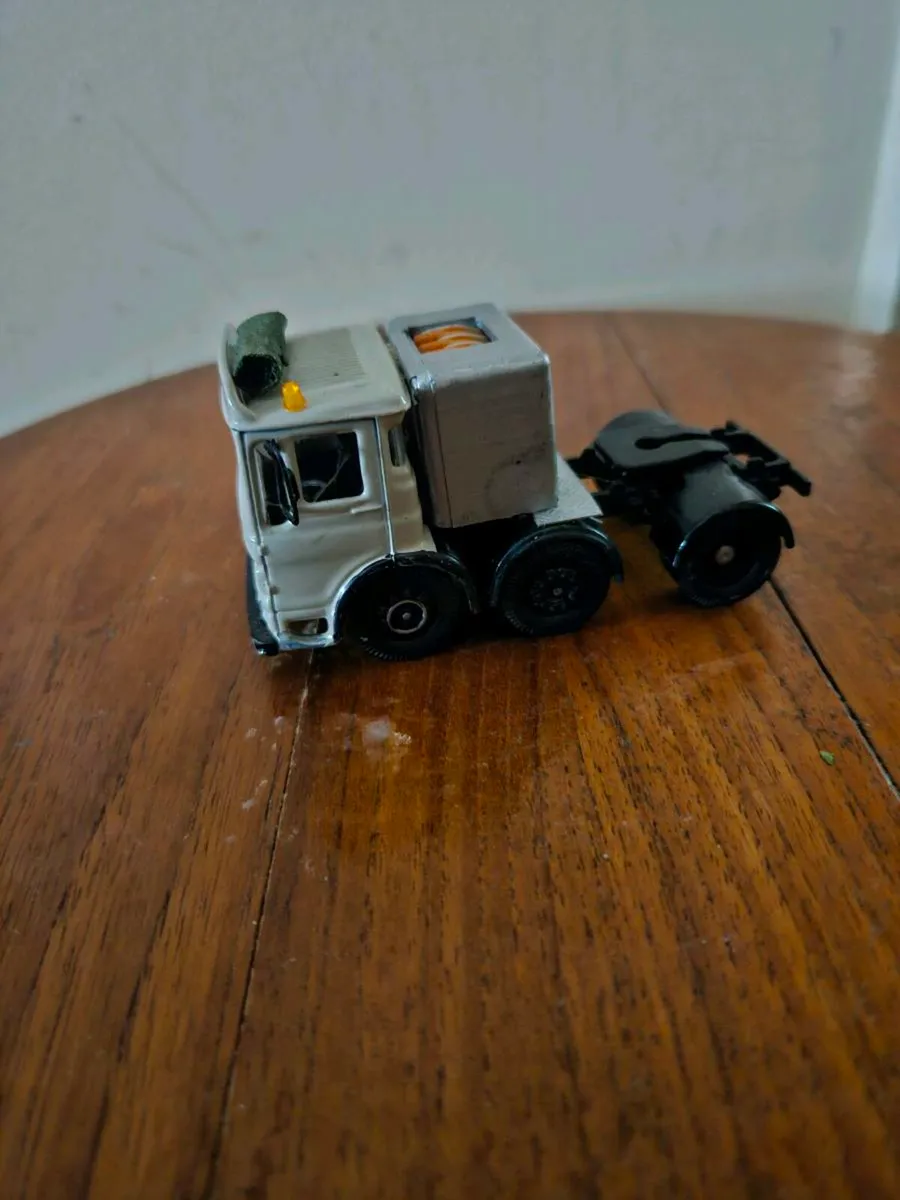 Corgi Leyland Circus Tractor Unit - Image 2