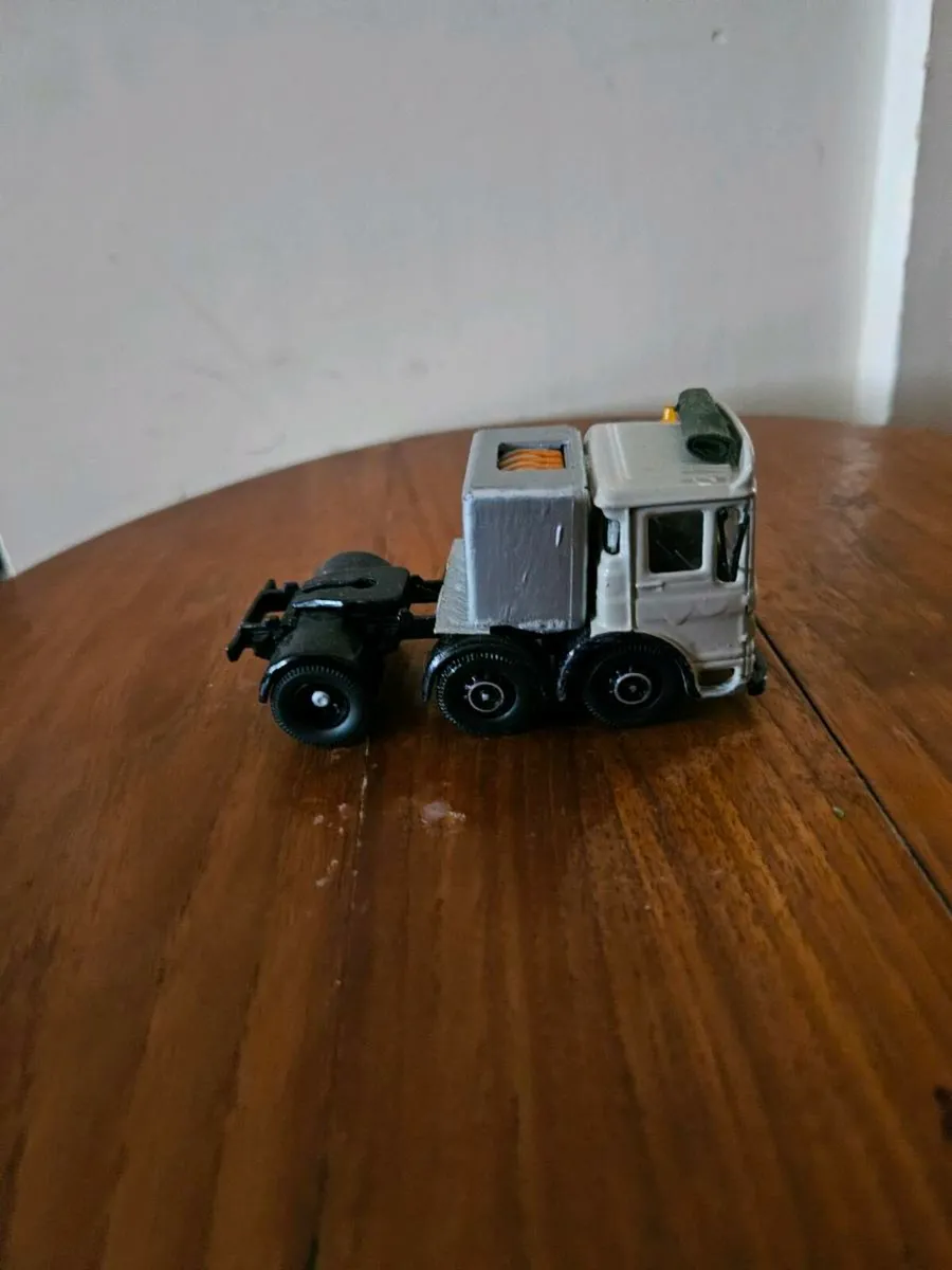 Corgi Leyland Circus Tractor Unit - Image 4