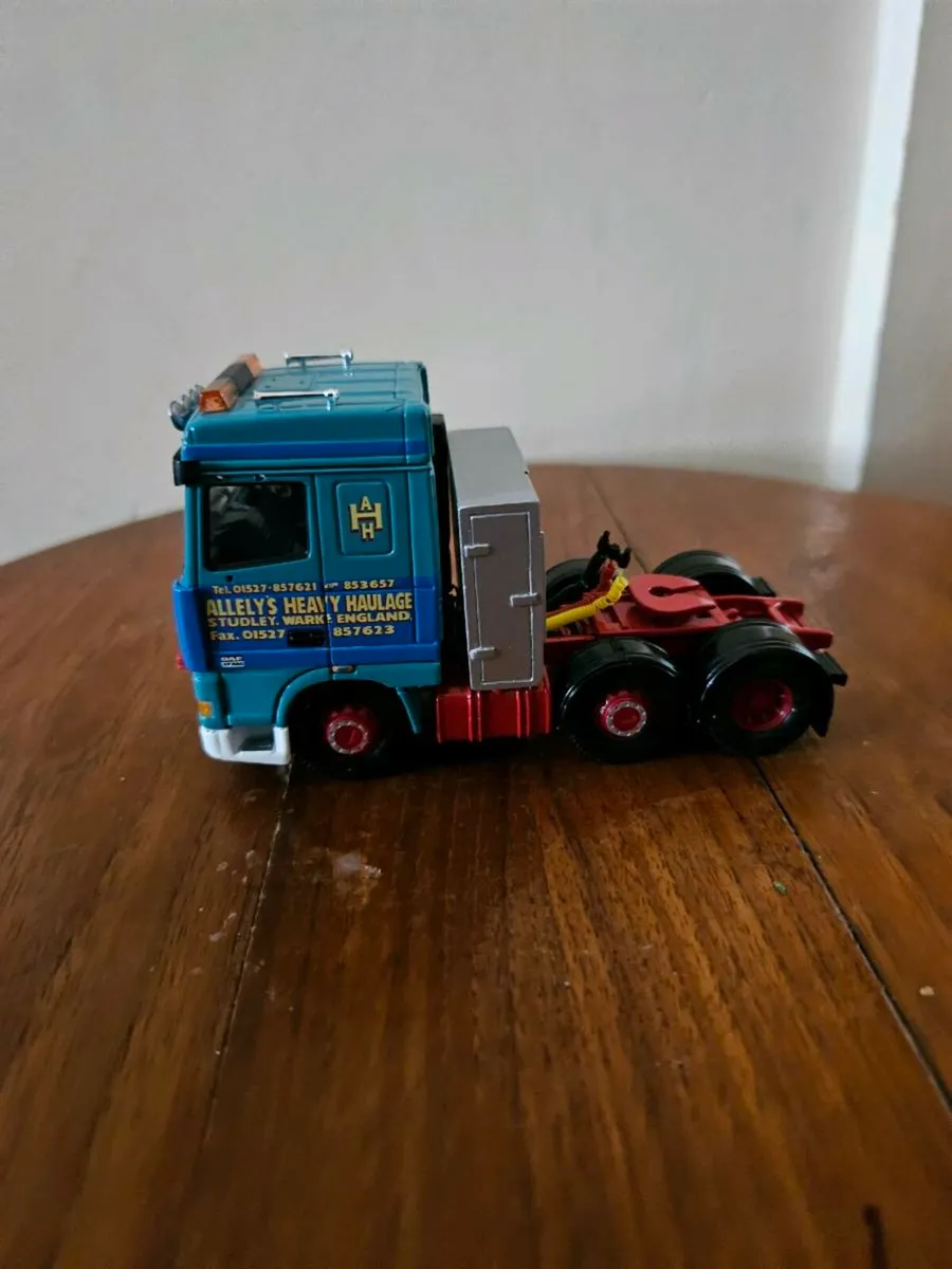 Corgi DAF Circus Tractor Unit - Image 2