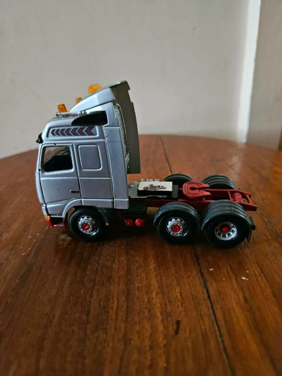 Corgi Volvo Tractor Unit - Image 2