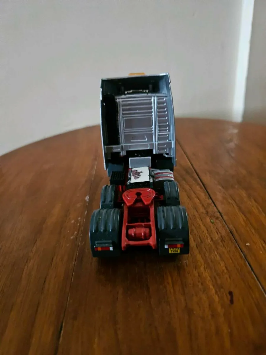 Corgi Volvo Tractor Unit - Image 3