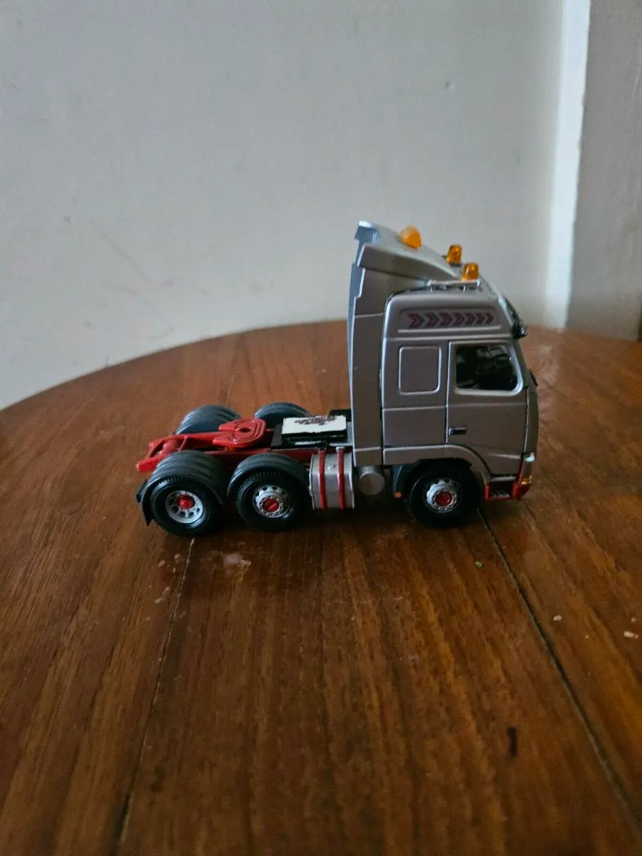 Corgi Volvo Tractor Unit - Image 4