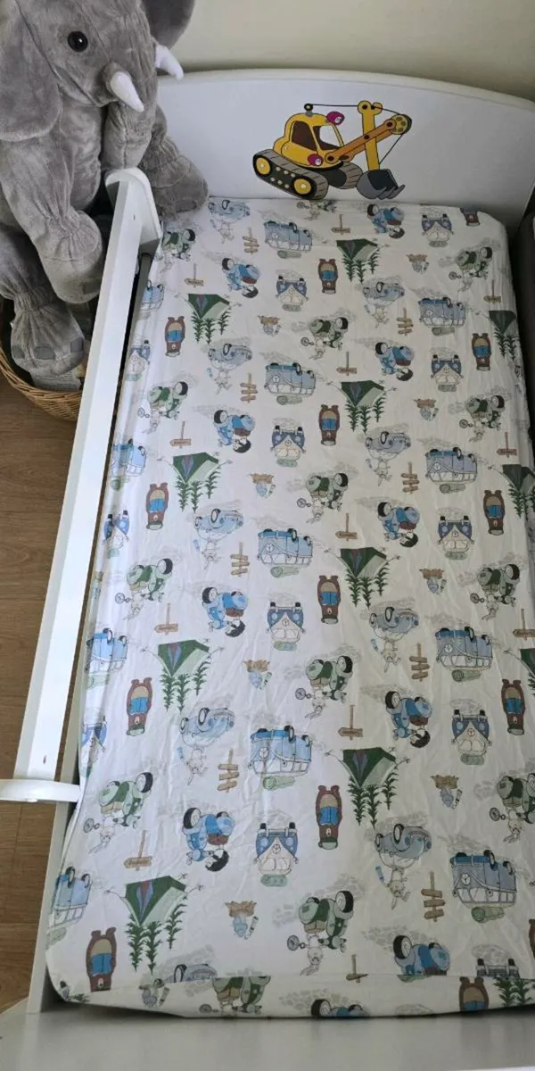 Toddler bed with a Premium Quality Mattress - Image 4