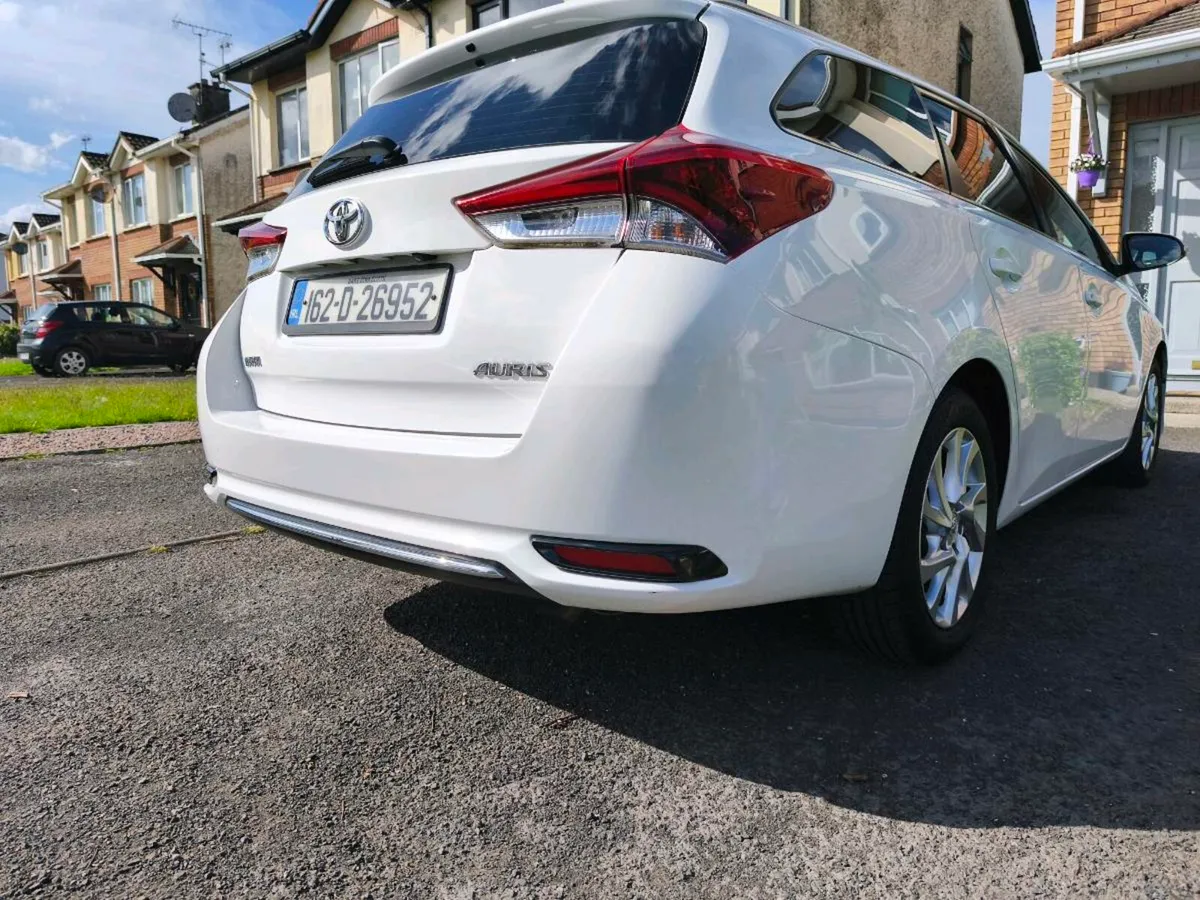 Toyota Auris - Image 2