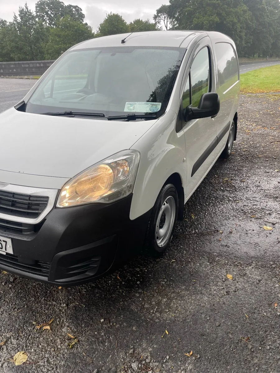 Van - Image 2