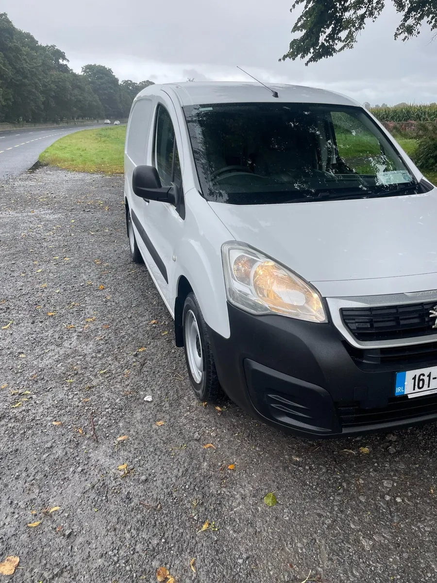 Van - Image 3