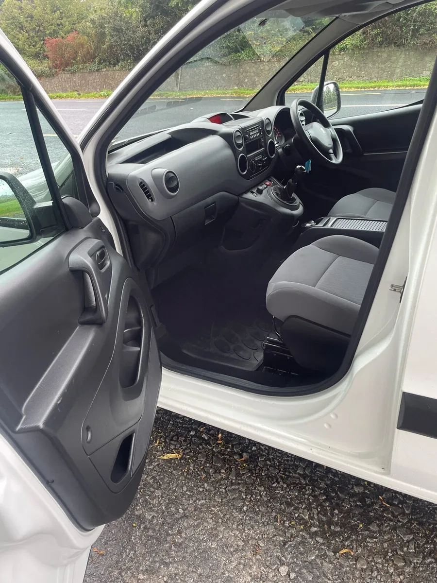 Van - Image 4