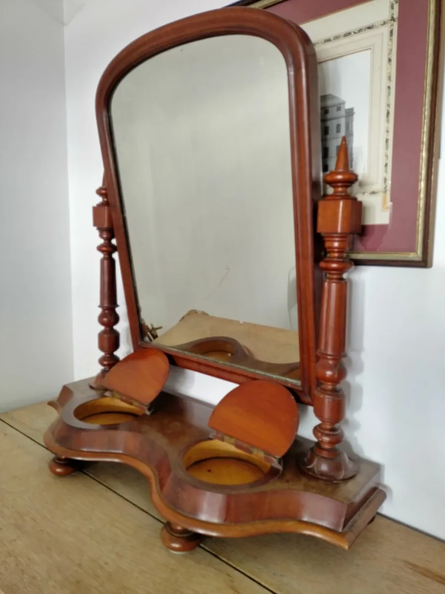Antique mirror - Image 1