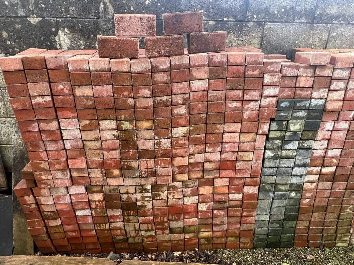 Red bricks - new - Image 1