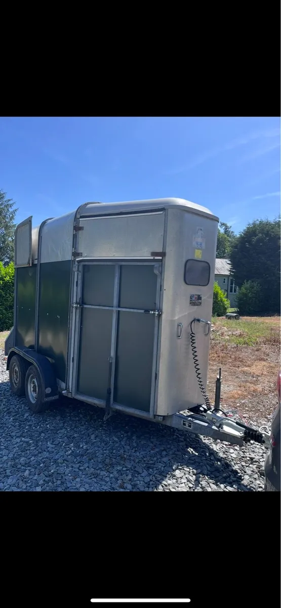Ifor Williams 505 Horse Box - Image 1