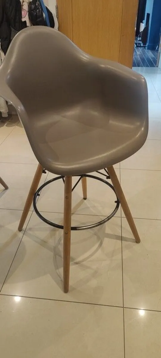 3 kitchen bar stools - Image 1