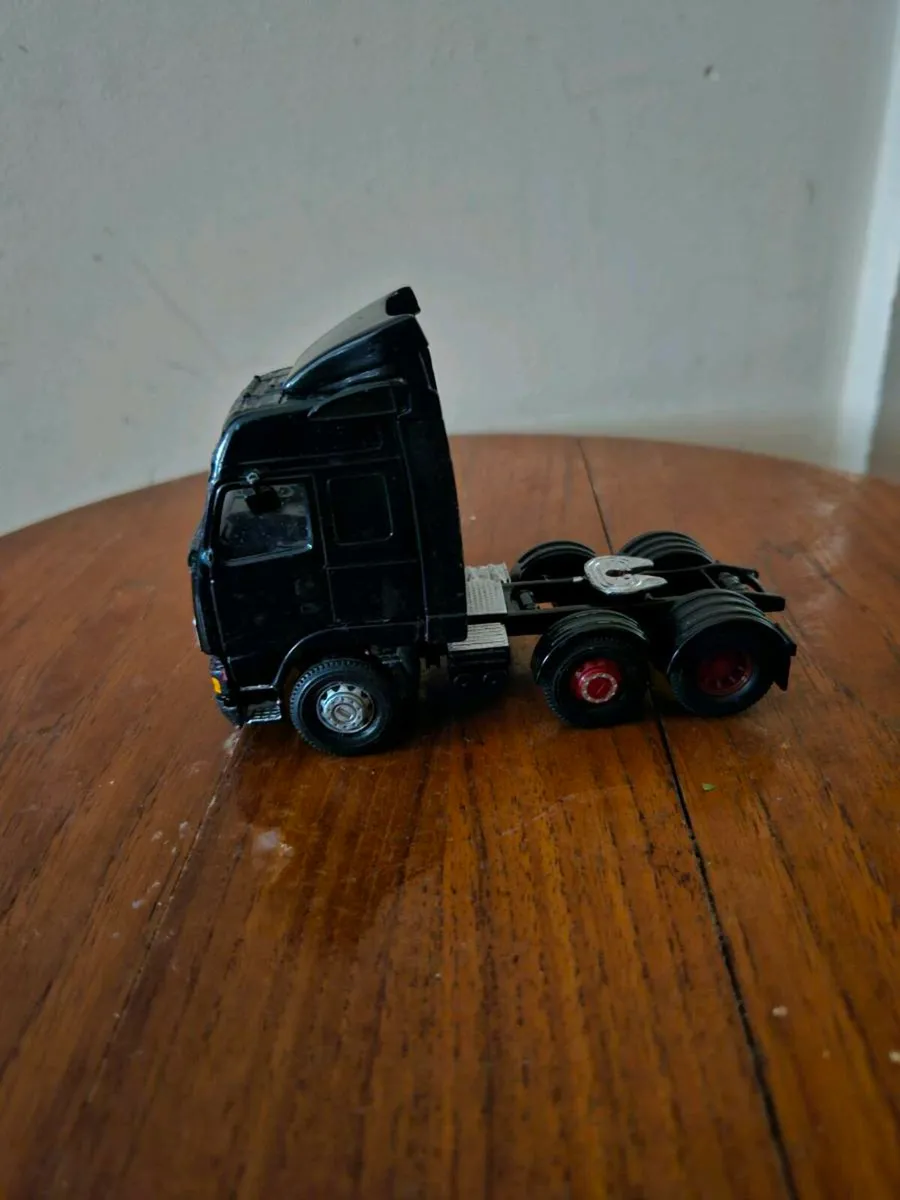 Corgi Volvo Tractor Unit - Image 2