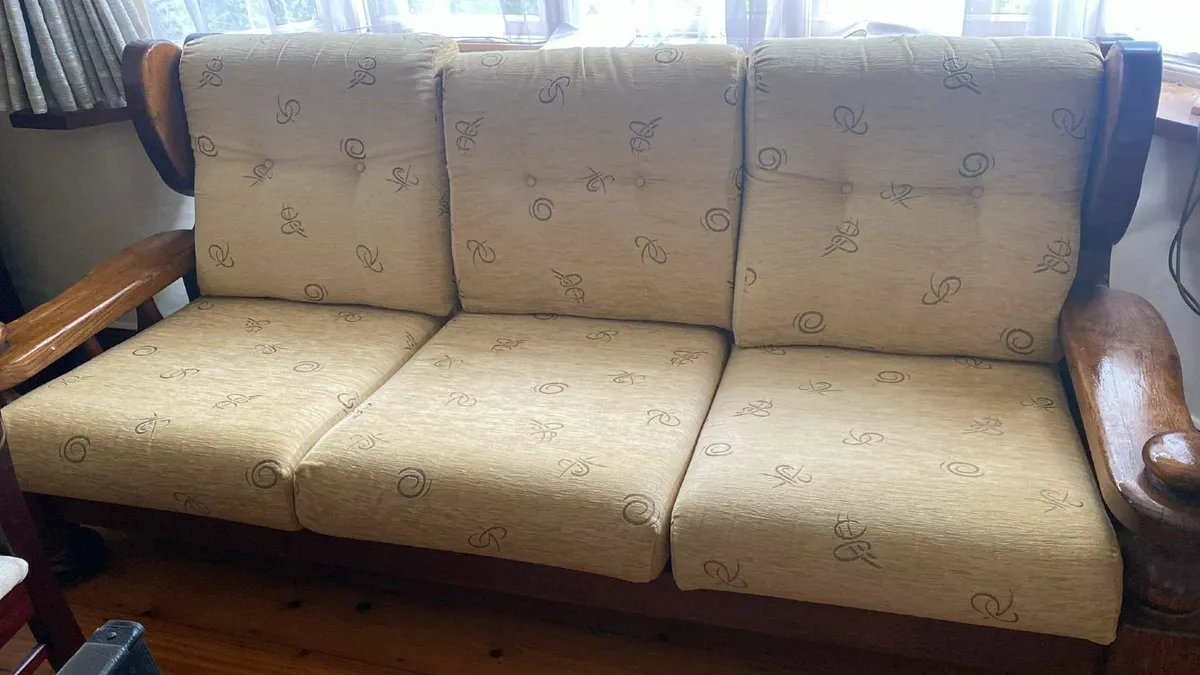Free Comfortable Solid Couch Clontarf Dublin 3 - Image 1