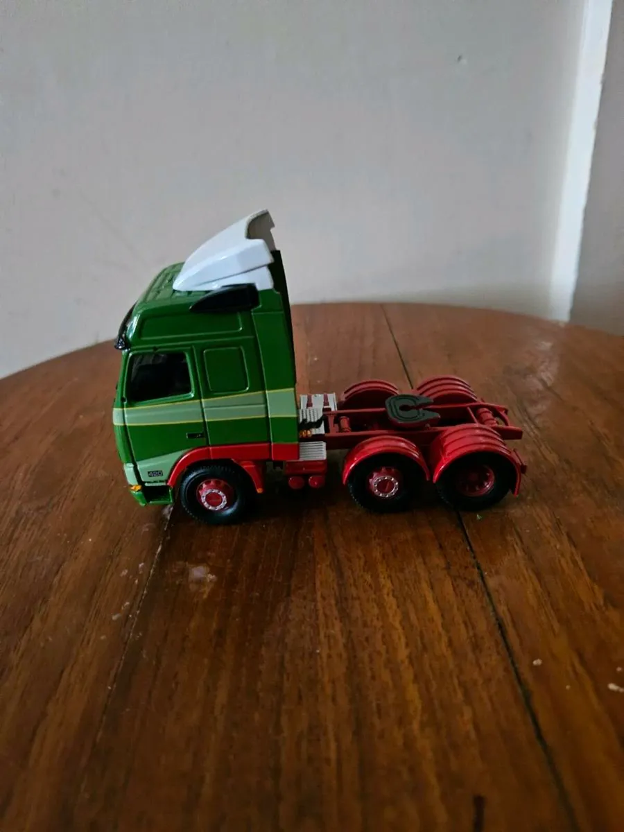 Corgi Volvo Tractor Unit - Image 2