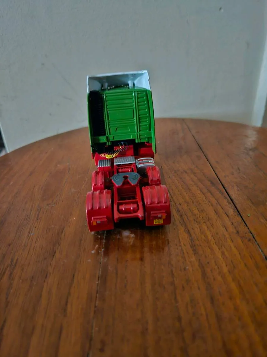 Corgi Volvo Tractor Unit - Image 3