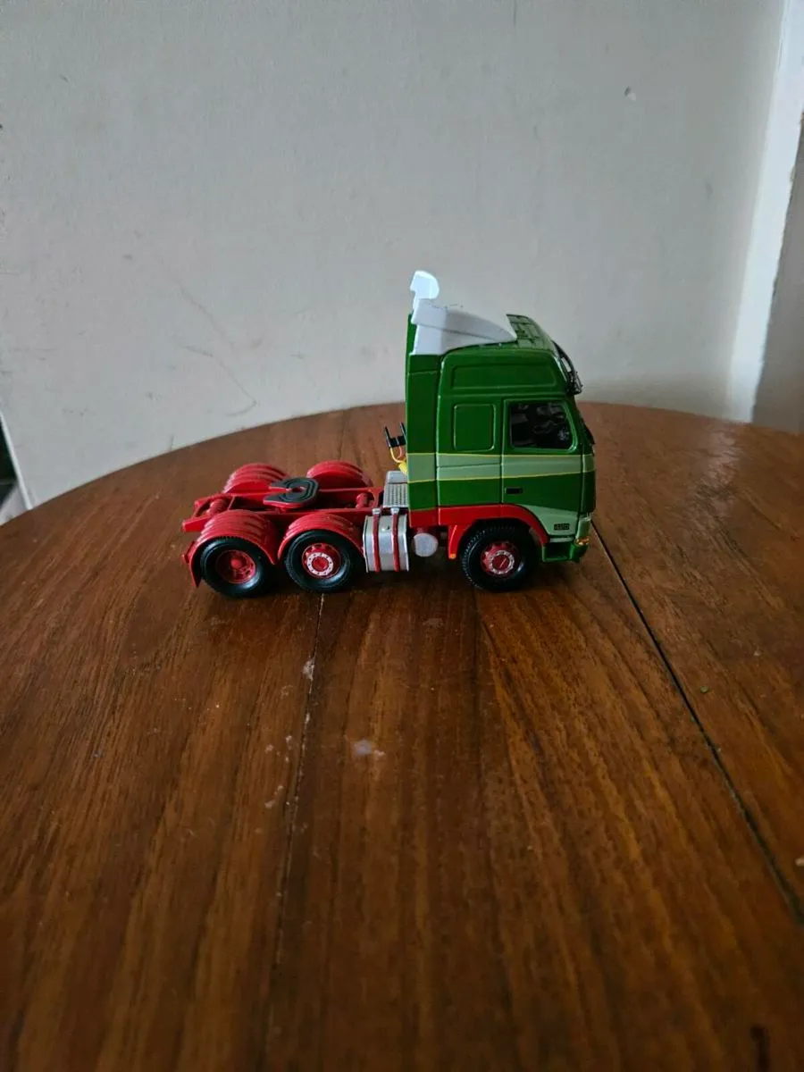 Corgi Volvo Tractor Unit - Image 4