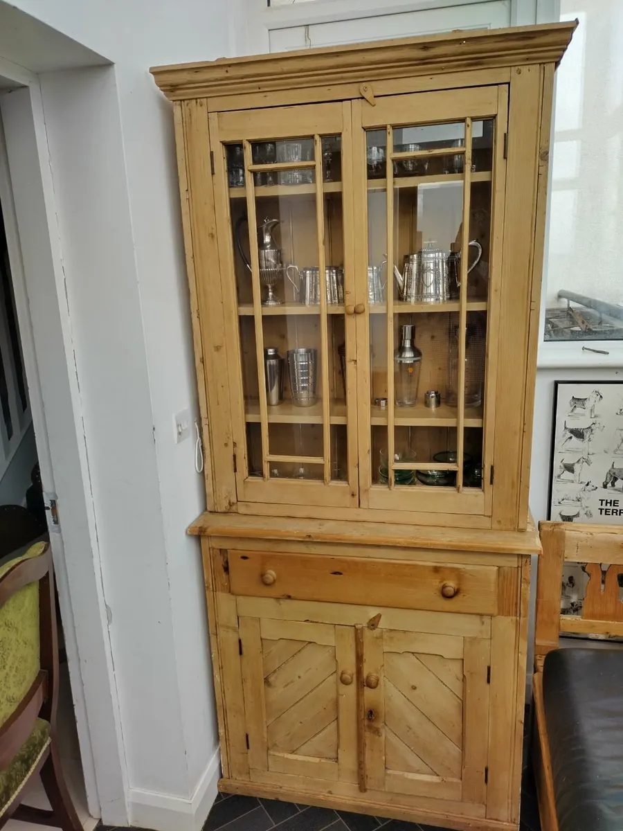Antique cabinet - Image 1