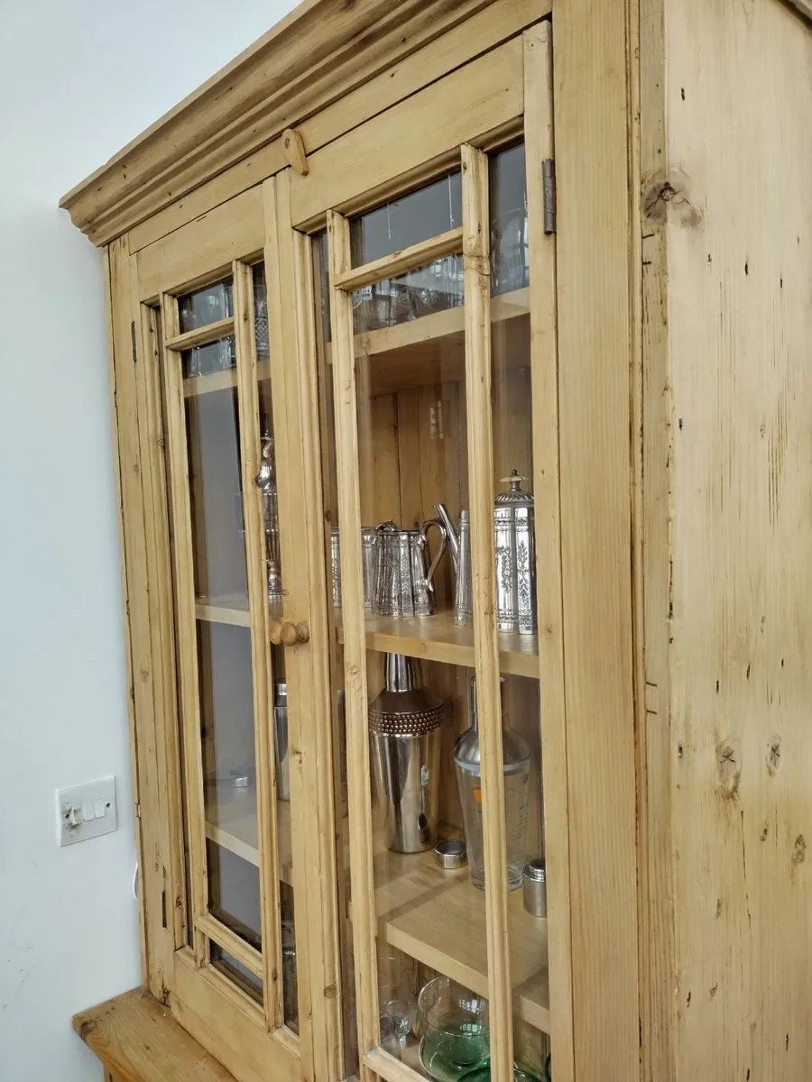 Antique cabinet - Image 4