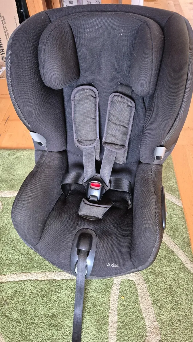 Maxi cosi Axiss rotating car seat - Image 1