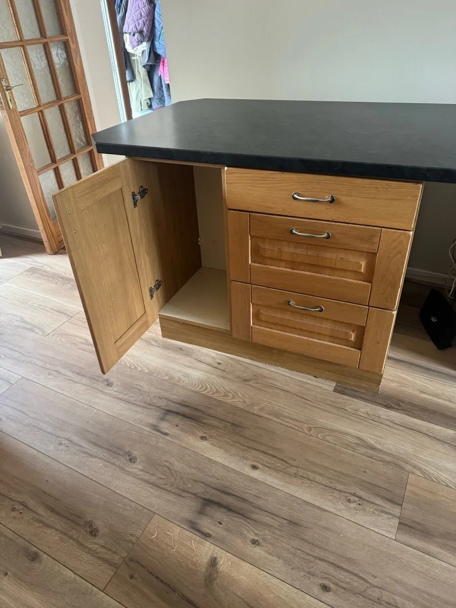 Kitchen island - Image 2