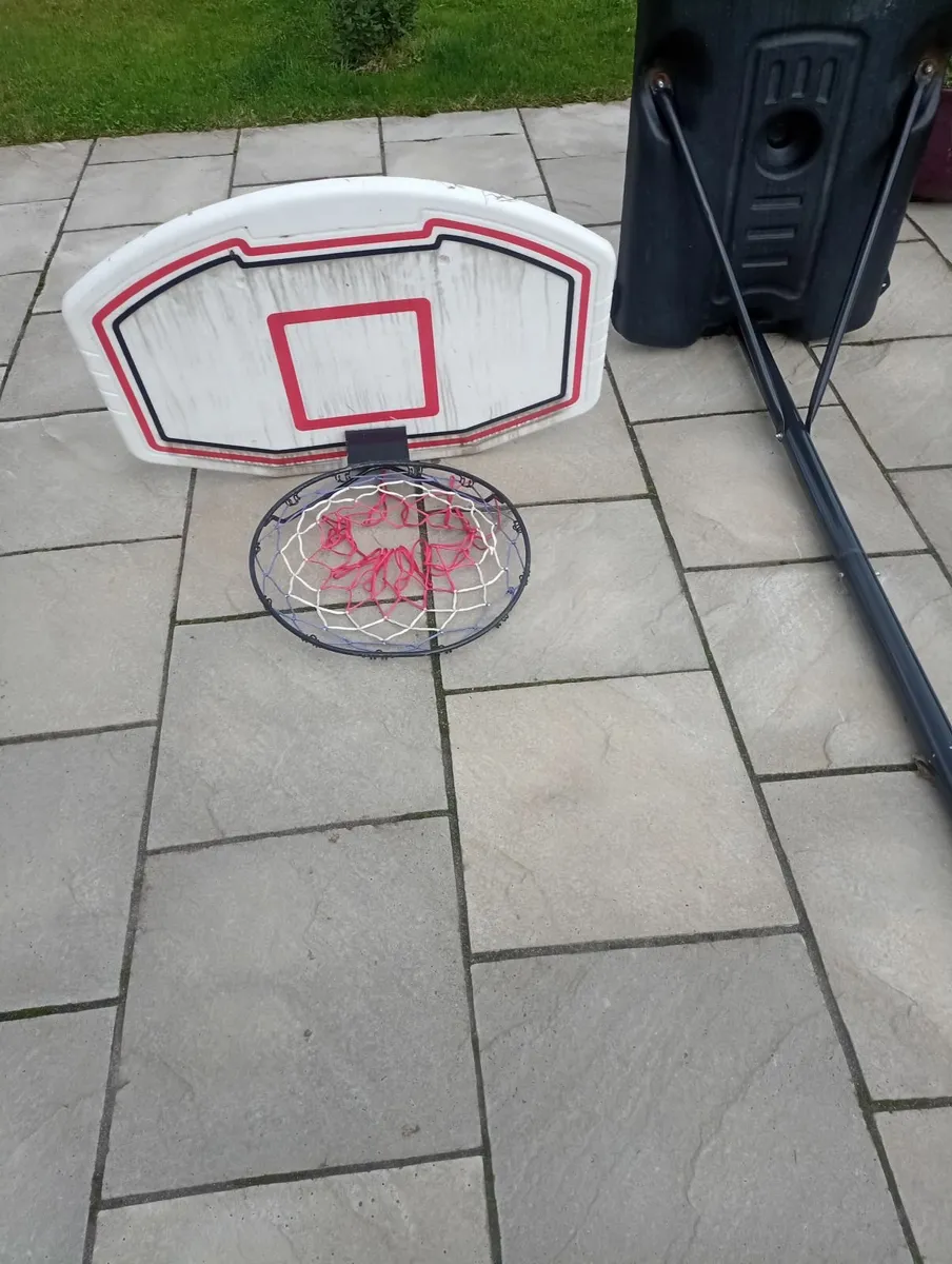 Portable basketball stand - Image 1