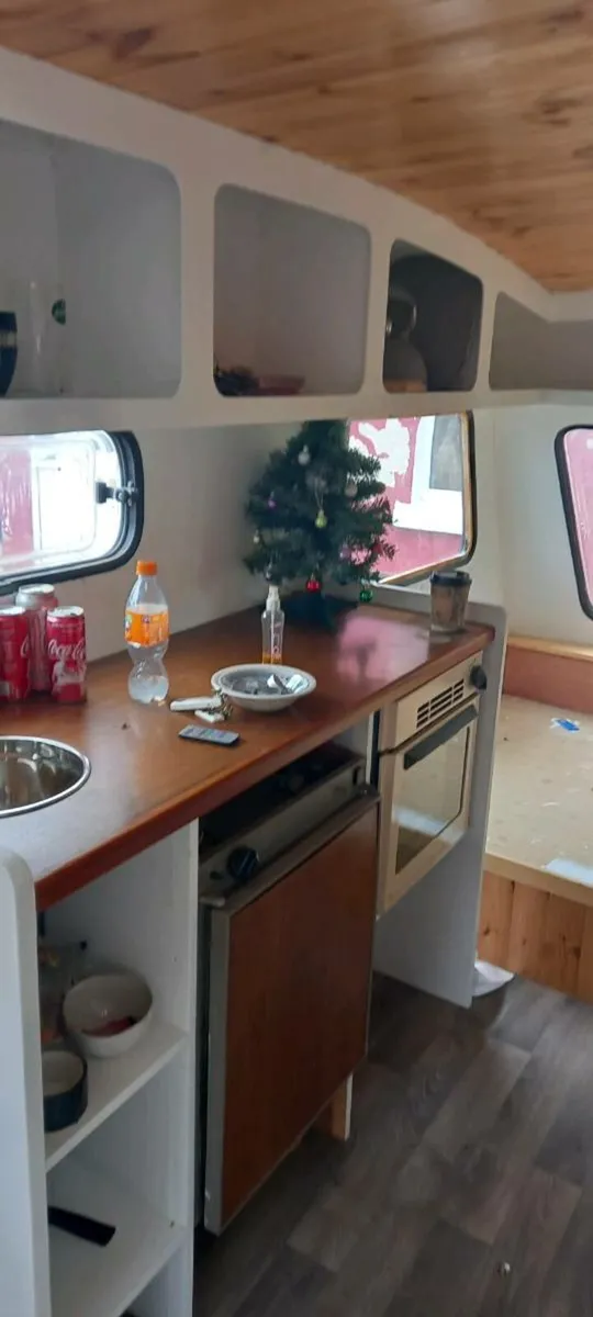 Caravan - Image 2