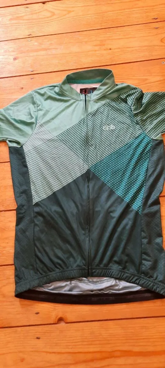 Various Size S gear barely used - Image 1
