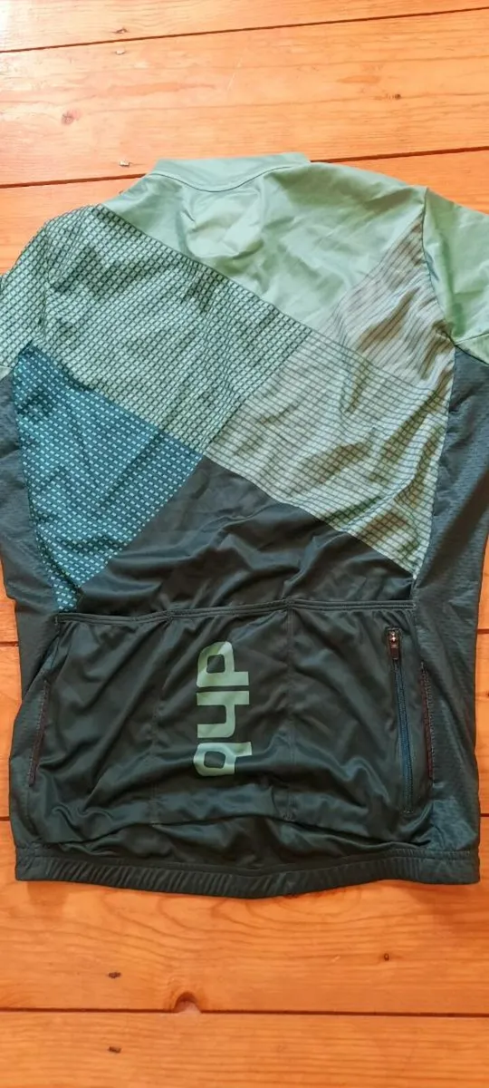 Various Size S gear barely used - Image 2