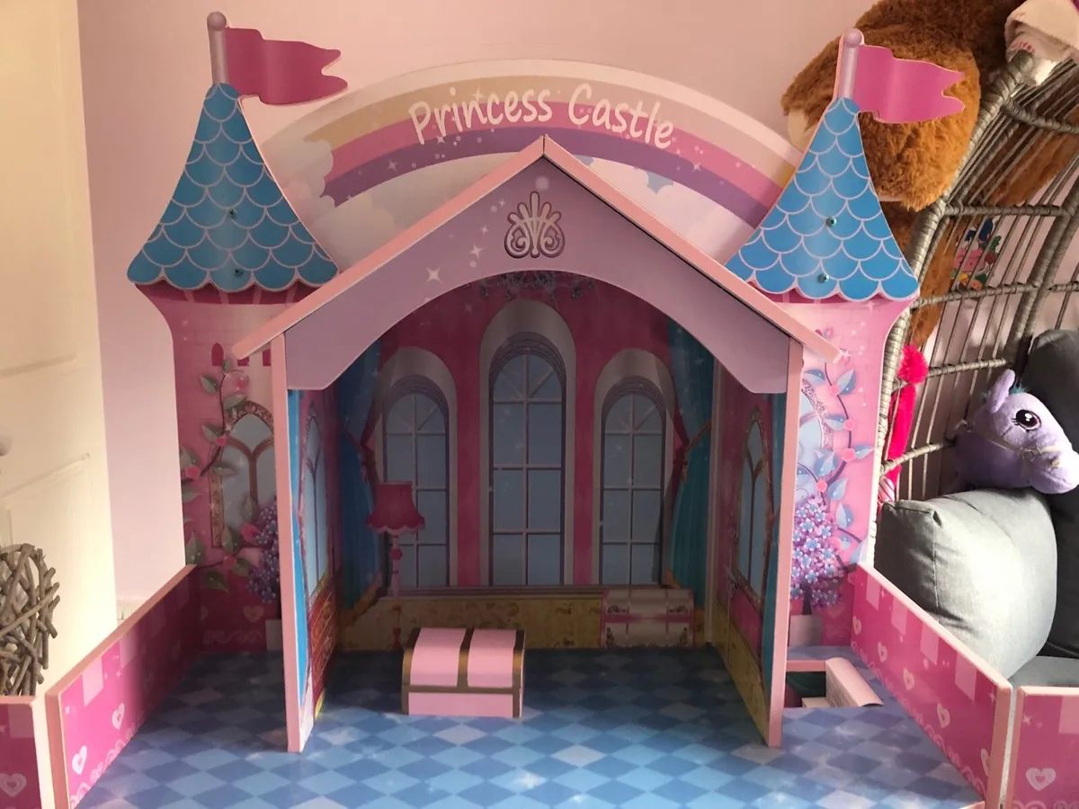 Princess Castle Dolls House - Image 4