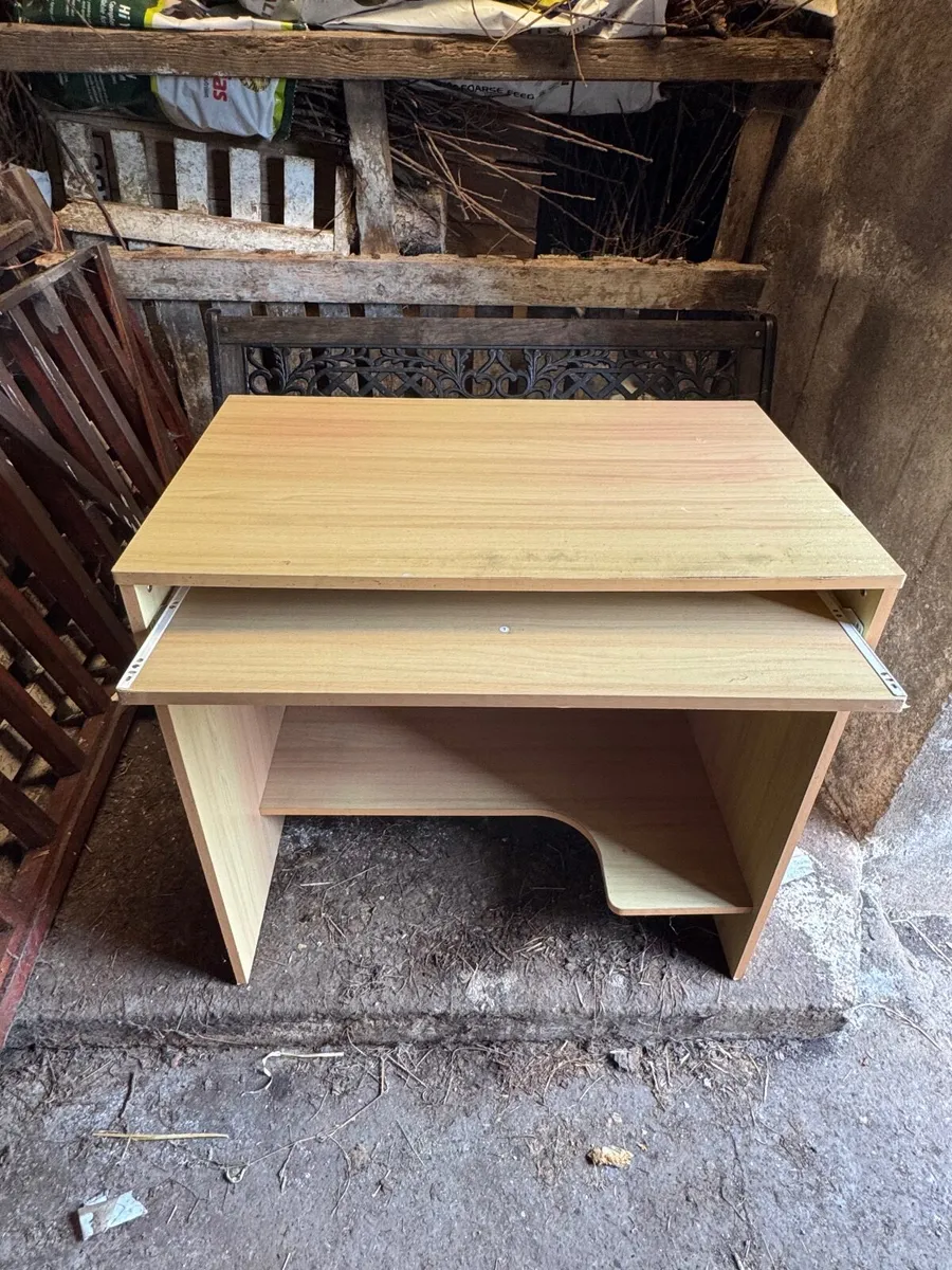 Office desk - Image 1