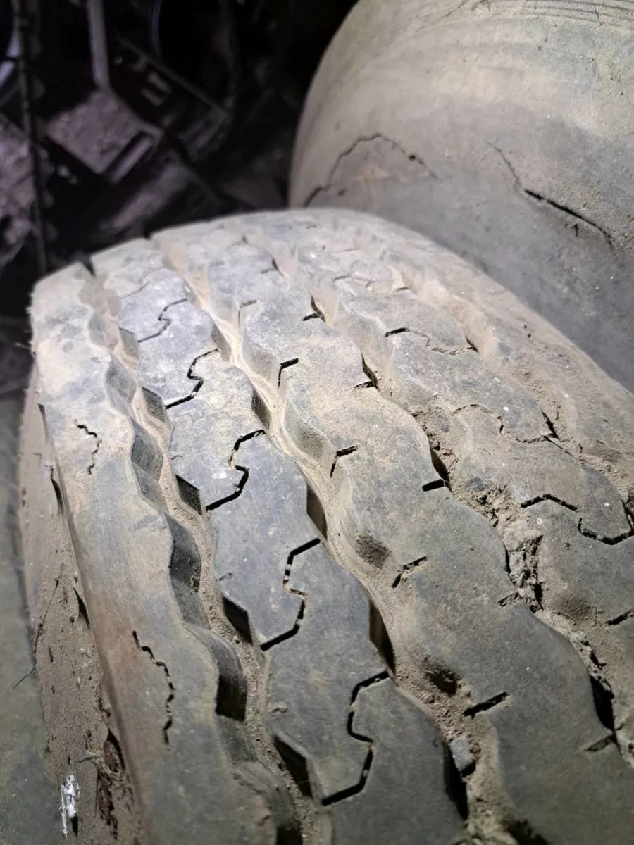 8.25 R16 tyres - Image 3