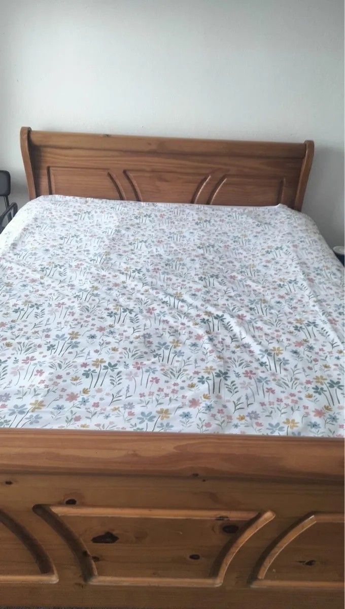 Pinewood King Bed - Image 1