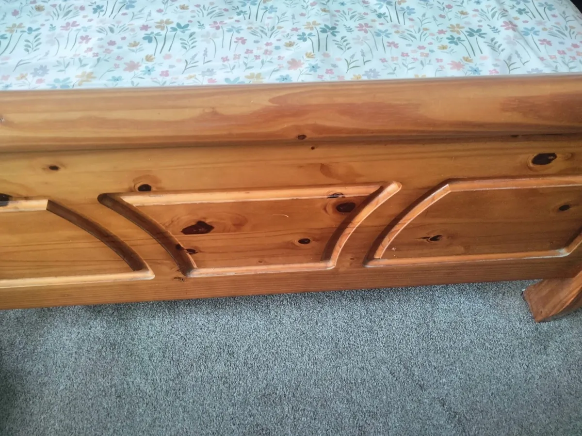 Pinewood King Bed - Image 3