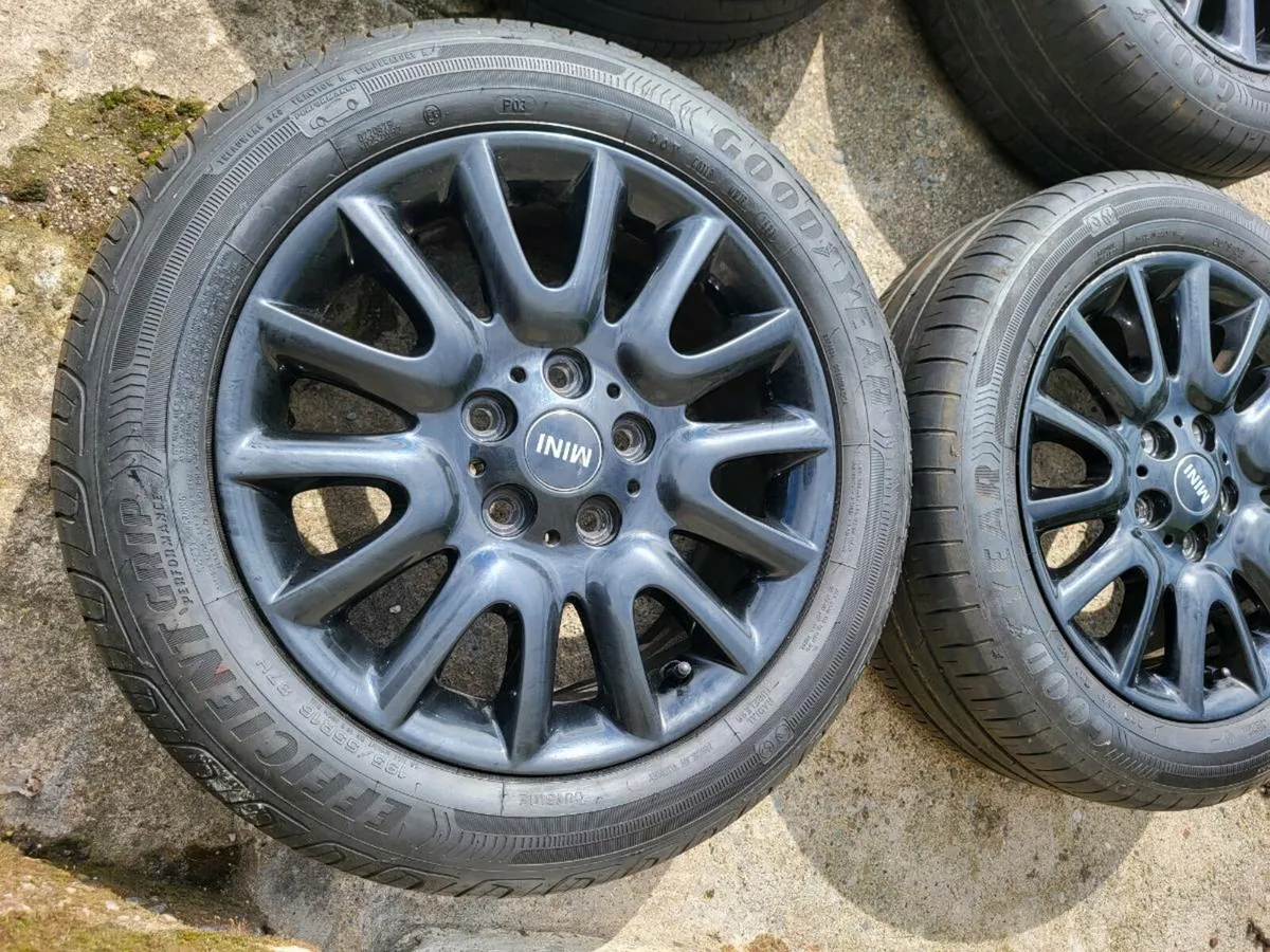 Mini cooper orignal alloys - Image 2