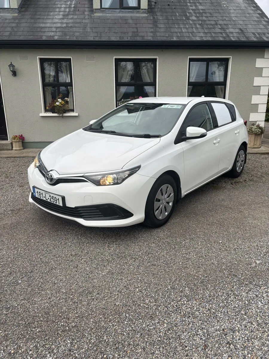 2018 Toyota Auris Van - Image 2