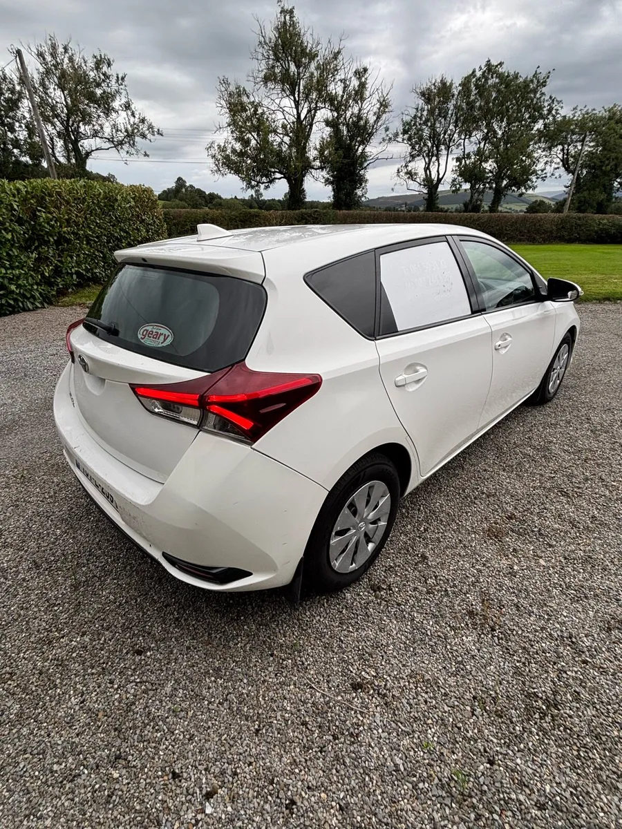 2018 Toyota Auris Van - Image 3