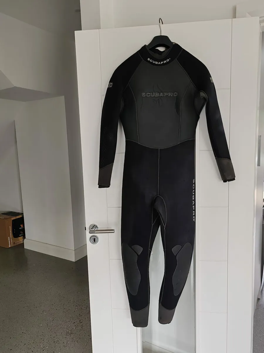 7mm ScubaDiving Ladies wet suit. - Image 1