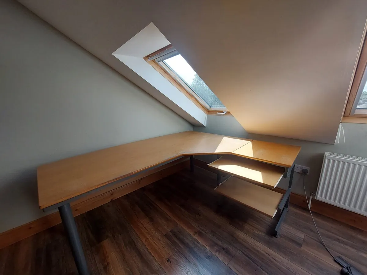 Large office desk - Image 1