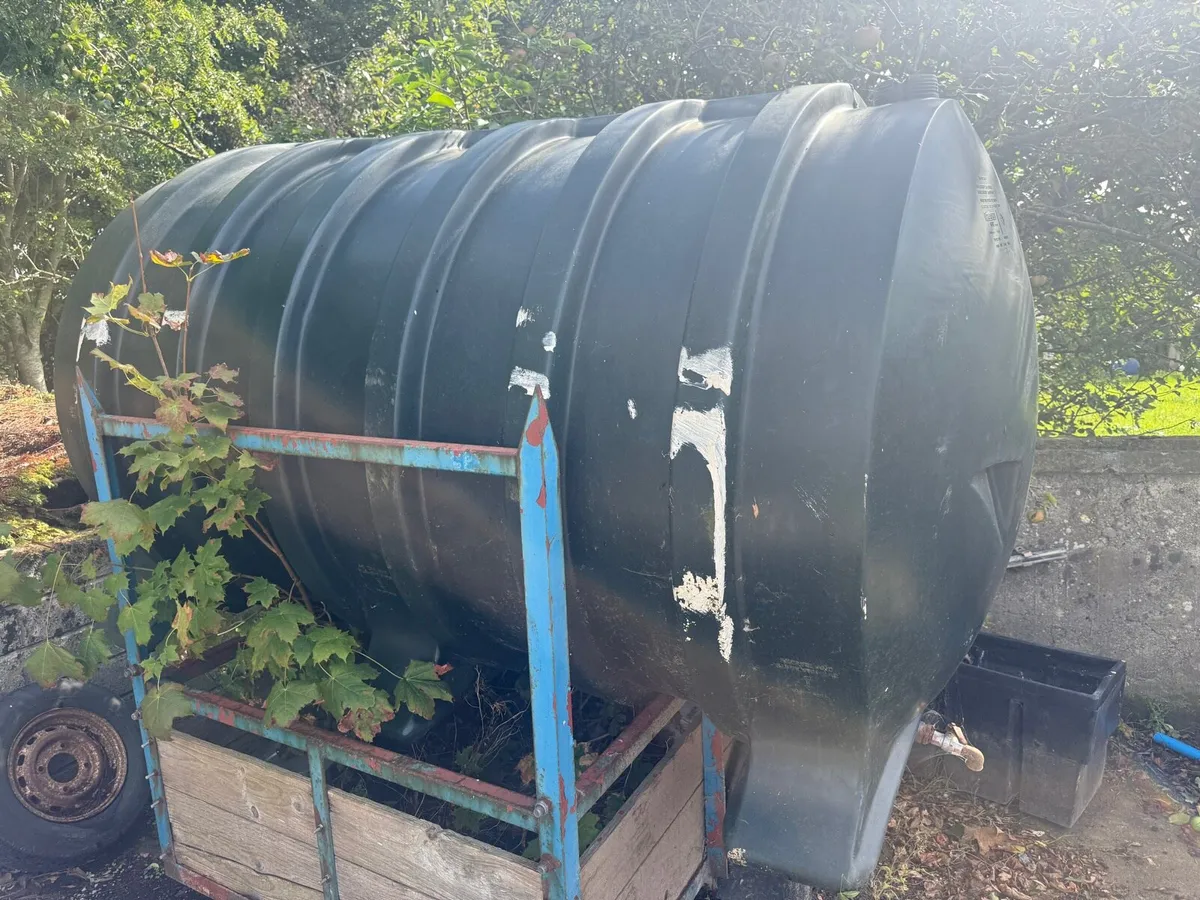 Oil tank