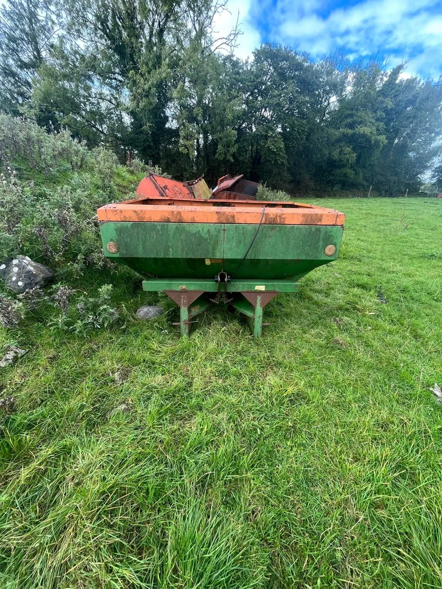 Fertiliser spreader body - Image 1