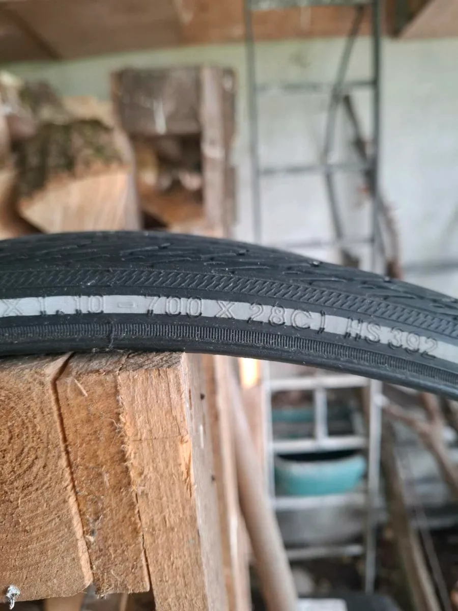 2 x bicycle tyres - Image 2